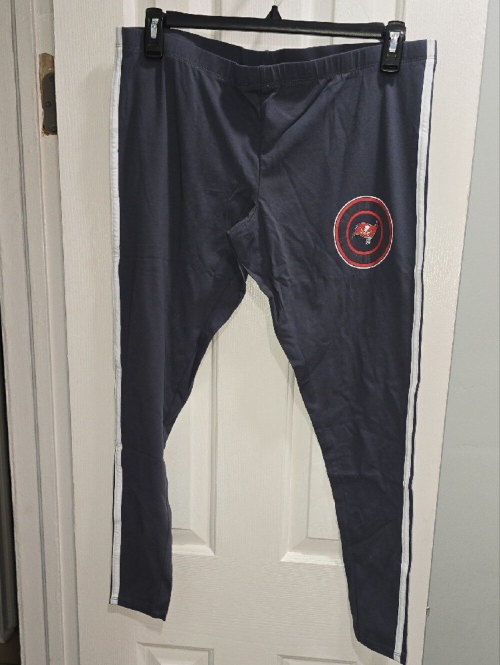 Tampa Bay Buccaneers Pajama Set Size XL - Picture 9 of 16